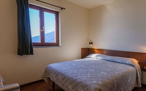 Gravedona 720: Bedroom, Bed, Furniture, Room, Bed Sheet, Floor, Property, Mattress, Bedding, Bed Frame