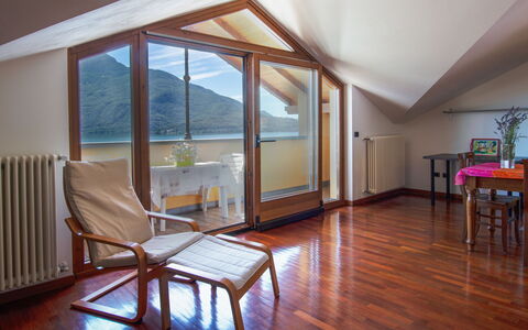 La Becca: Room, Property, Floor, Building, Wood Flooring, Hardwood, Furniture, House, Laminate Flooring, Interior Design