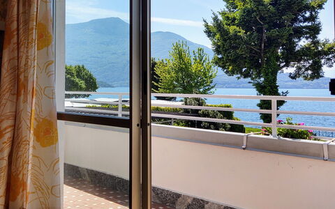 Domaso 642: Sky, Water, Property, Window, Shade, Azure, Building, Wood, Plant, Interior Design
