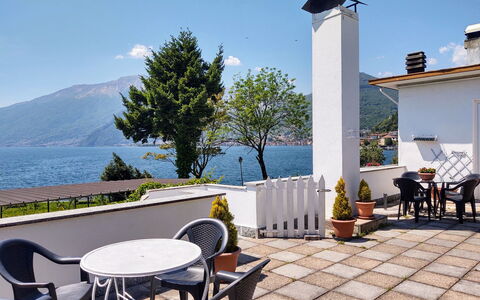 Domaso 642: Table, Sky, Furniture, Water, Property, Chair, Flowerpot, Building, Outdoor Furniture, Shade