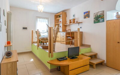 Elisabetta (Gla115) 688.1: Furniture, Property, Picture Frame, Table, Bookcase, Wood, Lighting, Interior Design, Living Room, Floor