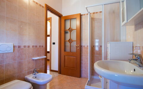 Domaso 644: Bathroom, Property, Room, Interior Design, Building, Floor, Tile, House, Wall, Real Estate