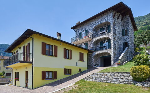Domaso 645: Sky, Plant, Building, Property, Window, House, Land Lot, Cottage, Roof