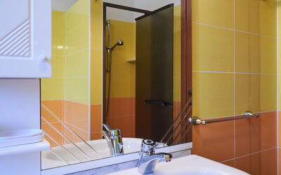 Accommodation:&nbsp;Aurora (Dma330) 645.1