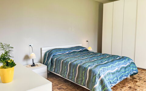 Pippo: Bed, Furniture, Bedroom, Flooring, Floor, Interior Design, Wall, Bed Sheet, Wood, Bedding