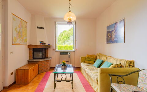 Varenna 618: Furniture, Property, Picture Frame, Table, Couch, Wood, Interior Design, Lighting, Living Room, Floor