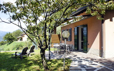 Varenna 618: Plant, Property, Building, Leaf, Tree, Azure, Shade, Window, Land Lot, Sky