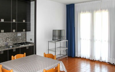 Barbara 654.3: Room, Furniture, Property, Interior Design, Building, Floor, House, Bed, Window Covering, Real Estate