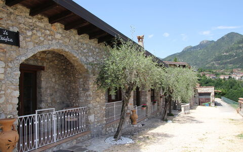 Tremosine 651: Property, Building, Wall, Architecture, House, Village, Rural Area, Tree, Arch, Hacienda
