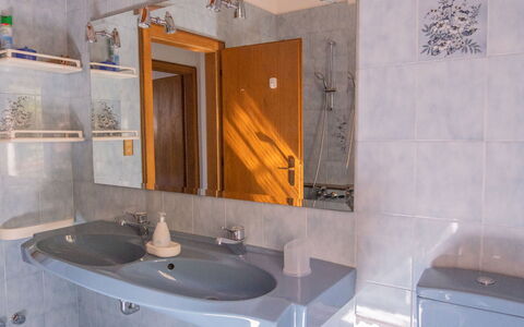 Brenzone 653: Mirror, Tap, Plumbing Fixture, Bathroom Sink, Sink, Property, Building, Bathroom, Wood, Countertop