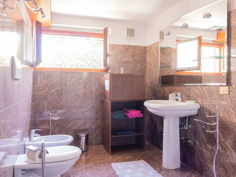 Accommodation:&nbsp;Delvai 653.3