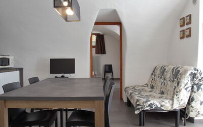 Ca' Pignoi 625.2: Table, Furniture, Building, Comfort, Wood, Architecture, Living Room, House, Lamp