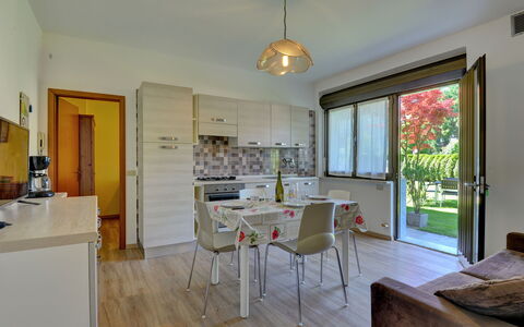 Lago di Caldonazzo 608: Room, Property, Furniture, Building, Interior Design, Floor, Ceiling, House, Real Estate, Hardwood