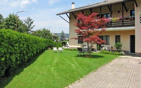 Lago di Caldonazzo 608: Property, Tree, Residential Area, Real Estate, Grass, House, Lawn, Building, Plant, Spring