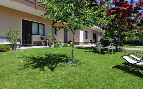 Lago di Caldonazzo 608: Property, House, Yard, Real Estate, Green, Home, Grass, Lawn, Backyard, Building
