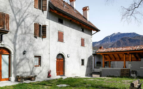 Raveo 603: Building, Sky, Property, Window, Plant, Land Lot, Door, Mountain, House, Cottage