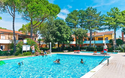 Bibione 751: Swimming Pool, Leisure, Property, Resort, Town, Real Estate, Leisure Centre, Building, Resort Town, Vacation