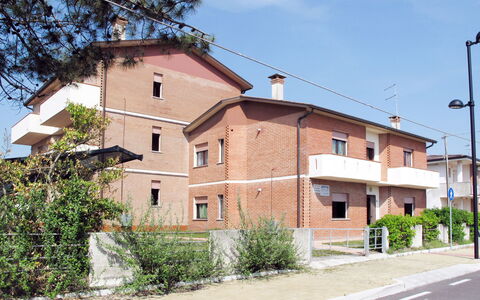 Rosolina Mare 649: Window, Residential Area, Neighbourhood, House, Home, Human Settlement, Apartment, Suburb, Driveway, Balcony
