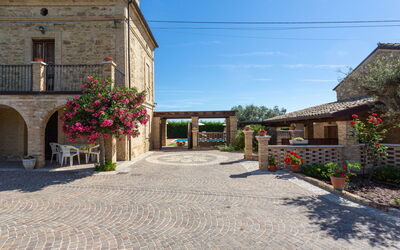 Accommodation:&nbsp;Borgo Agrituristico Il Pino 606.3