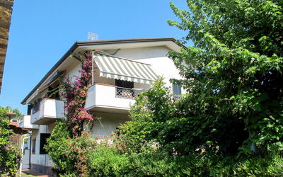 Marina di Massa 621: House, Property, Home, Building, Cottage, Real Estate, Residential Area, Architecture, Neighbourhood, Botany