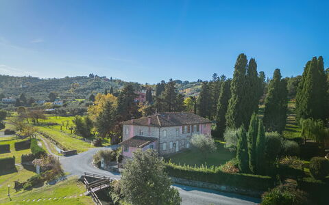 Lucca 657: Sky, Plant, Building, Tree, Natural Landscape, Landscape, Urban Design, House, City, Hill