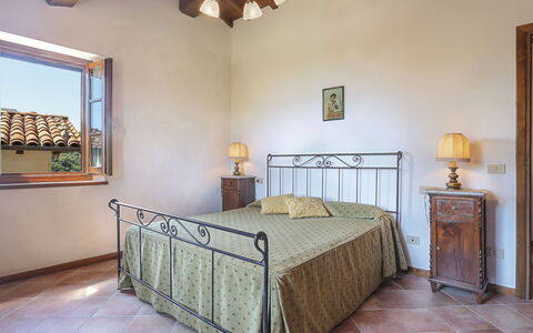 Castelnuovo di Garfagnana 640: Bedroom, Room, Property, Furniture, Bed, Ceiling, Interior Design, Bed Frame, Floor, Building