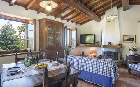 Castelnuovo di Garfagnana 640: Property, Room, Building, Furniture, Ceiling, Interior Design, House, Beam, Home, Real Estate