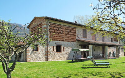Camaiore 680: Plant, Sky, Building, Property, Tree, Land Lot, Window, Grass, Biome, Natural Landscape