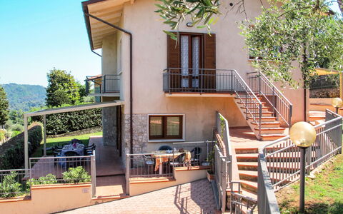 Camaiore 681: Plant, Building, Property, Window, Wood, Interior Design, Tree, Cottage, Urban Design, Door