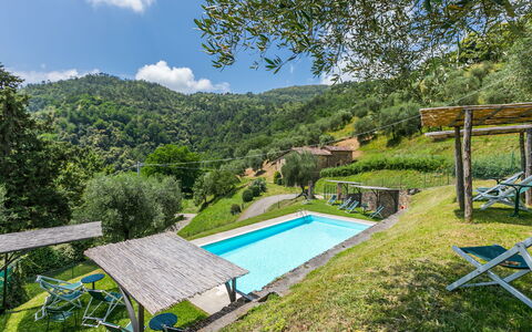 Pescia 626: Water, Sky, Plant, Property, Cloud, Swimming Pool, Green, Natural Landscape, Azure, Building
