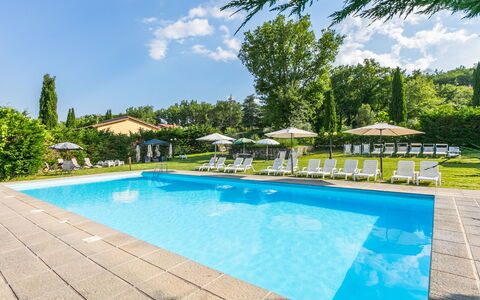 Bucine 610: Water, Cloud, Sky, Plant, Swimming Pool, Azure, Tree, Outdoor Furniture, Shade, Grass