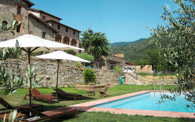 Pian di Scò 605: Water, Plant, Property, Sky, Building, Green, Swimming Pool, Shade, Umbrella, Outdoor Furniture