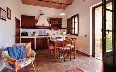 Linearis e 603.1: Table, Picture Frame, Furniture, Property, Wood, Chair, Flowerpot, Interior Design, Houseplant, Living Room