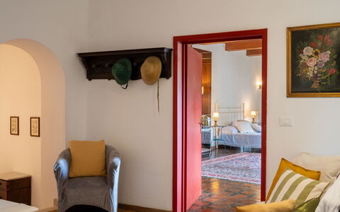 Greve in Chianti 612: Furniture, Building, Comfort, Azure, Wood, Textile, Interior Design, Shade, Floor, Living Room