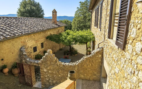 Accommodation:&nbsp;I Cipressi 631.4