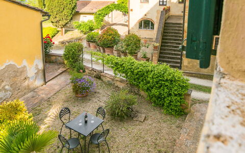 Poggibonsi 618: Plant, Building, Window, Table, Tree, Vegetation, Urban Design, Grass, Land Lot, Yellow