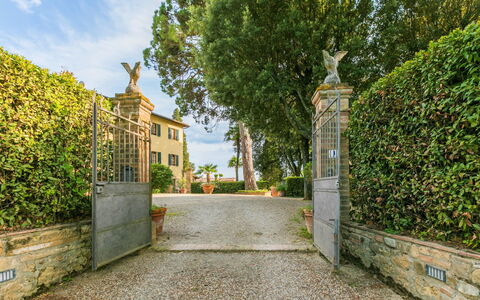 Poggibonsi 618: Plant, Sky, Building, Cloud, Road Surface, Tree, Land Lot, House, Neighbourhood, Residential Area