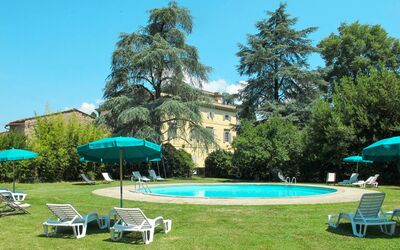 Pergine Valdarno 639: Plant, Sky, Water, Property, Building, Furniture, Swimming Pool, Umbrella, Green, Azure