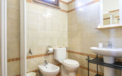 Cecina 609: Bathroom, Property, Room, Tile, Toilet, Plumbing Fixture, Wall, Interior Design, Bathroom Accessory, Architecture