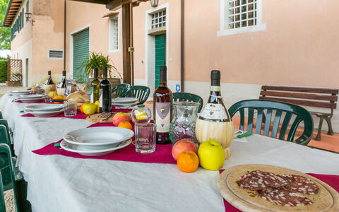 Casa Girasole (Smn101): Food, Table, Tableware, Furniture, Window, Plate, Dishware, Tablecloth, Bottle, Chair