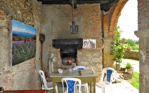 Castelfranco di Sopra 605: Property, Furniture, Plant, Building, Chair, Table, House, Wood, Living Room, Leisure