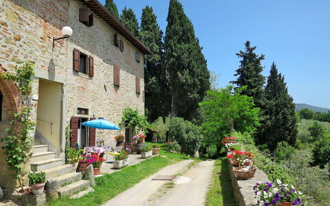 Castelfranco di Sopra 605: Property, House, Building, Cottage, Town, Village, Rural Area, Mountain Village, Neighbourhood, Real Estate