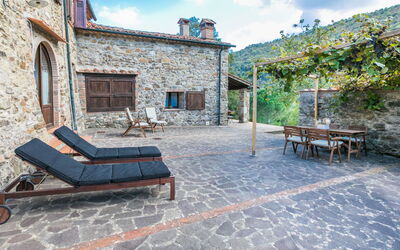 Podere Salcerini 609.5: Water, Sky, Azure, Cloud, Coastal And Oceanic Landforms, Lake, Leisure, Resort Town, Beach