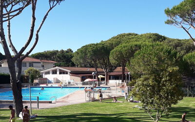Marina di Bibbona 618: Plant, Water, Sky, Property, Tree, Green, Building, Swimming Pool, Shade, Leisure