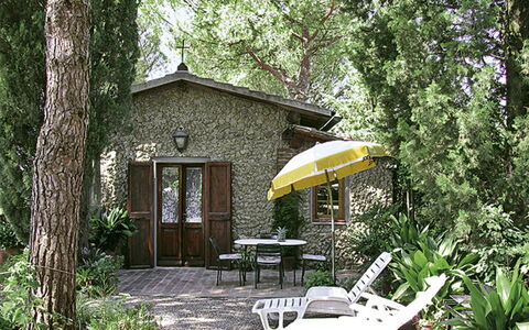 Il Crocino Ii: House, Property, Natural Landscape, Building, Cottage, Home, Tree, Yellow, Real Estate, Biome