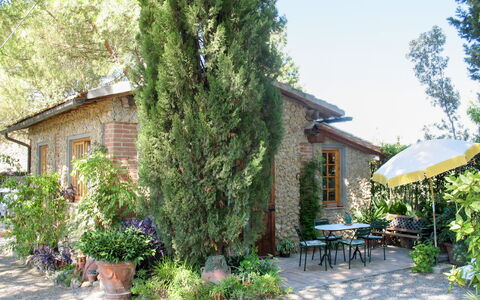 Il Crocino Ii: Property, Tree, Real Estate, House, Building, Plant, Cottage, Garden, Villa, Home