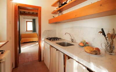 Convento 609.2: Cabinetry, Property, Countertop, Tap, Sink, Kitchen Sink, Kitchen Stove, Kitchen, Wood, Orange