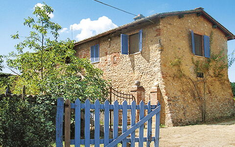 Monteriggioni 602: Property, House, Blue, Sky, Home, Real Estate, Neighbourhood, Wall, Residential Area, Building