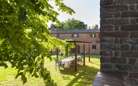 Chiusi 607: Plant, Sky, Furniture, Window, Building, Tree, Shade, Land Lot, Grass, Cottage