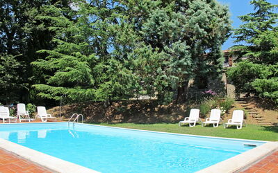 Lago Trasimeno 605: Water, Plant, Property, Swimming Pool, Sky, Azure, Nature, Tree, Rectangle, Shade